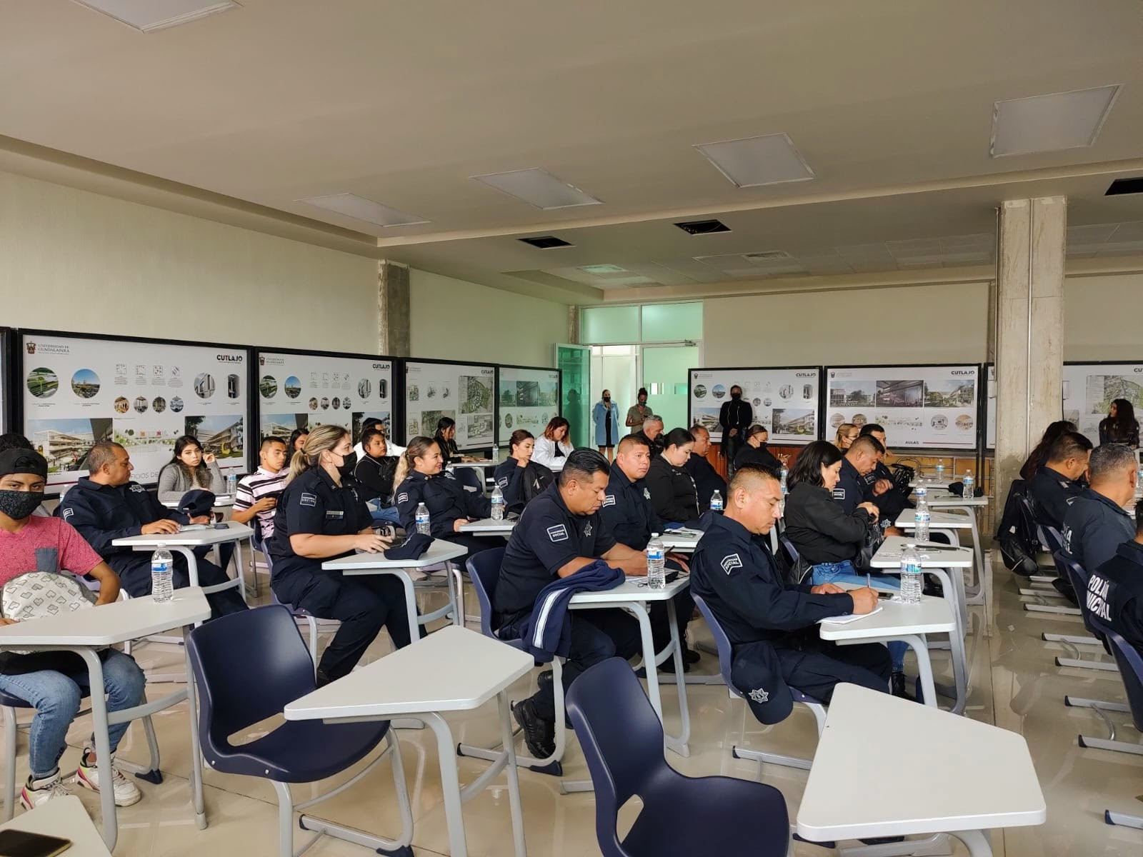 Estudiantes de la Licenciatura en Construcción de la Paz y la Seguridad 
