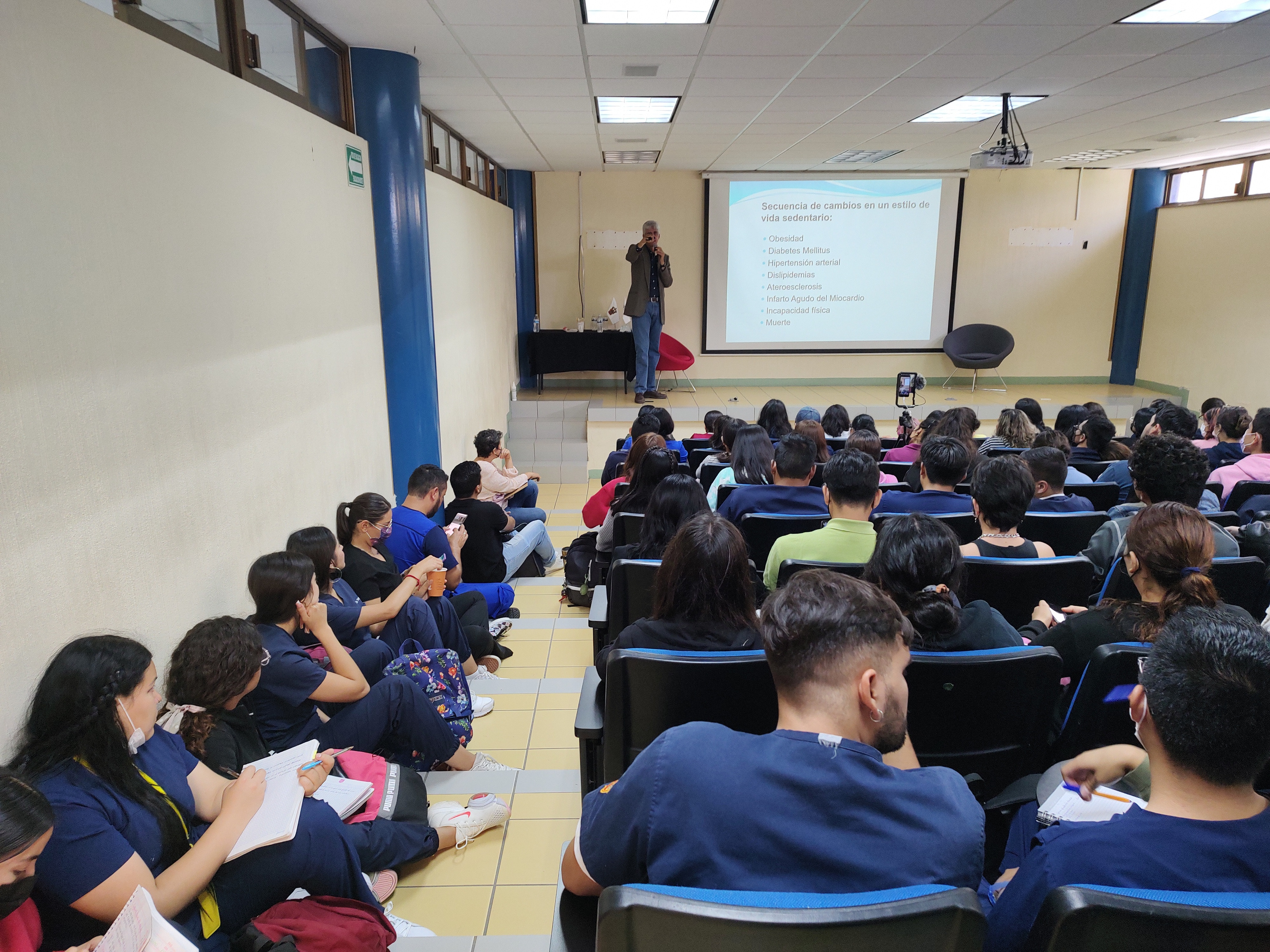 Doctor Alejandro Pliego, en conferencia sobre la desmitificación de la actividad física
