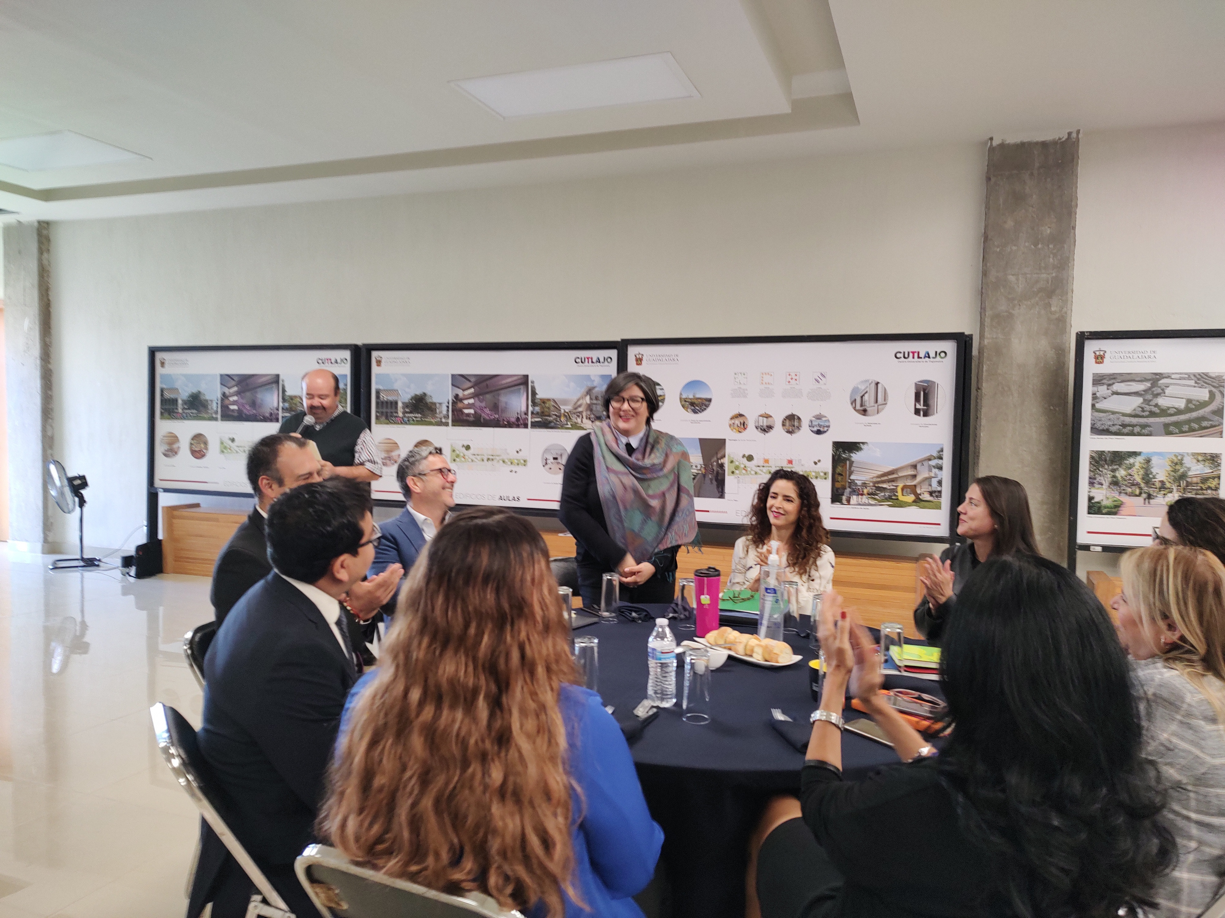 Jefaturas del CUTLAJO y mienbra del CGPE hablando 