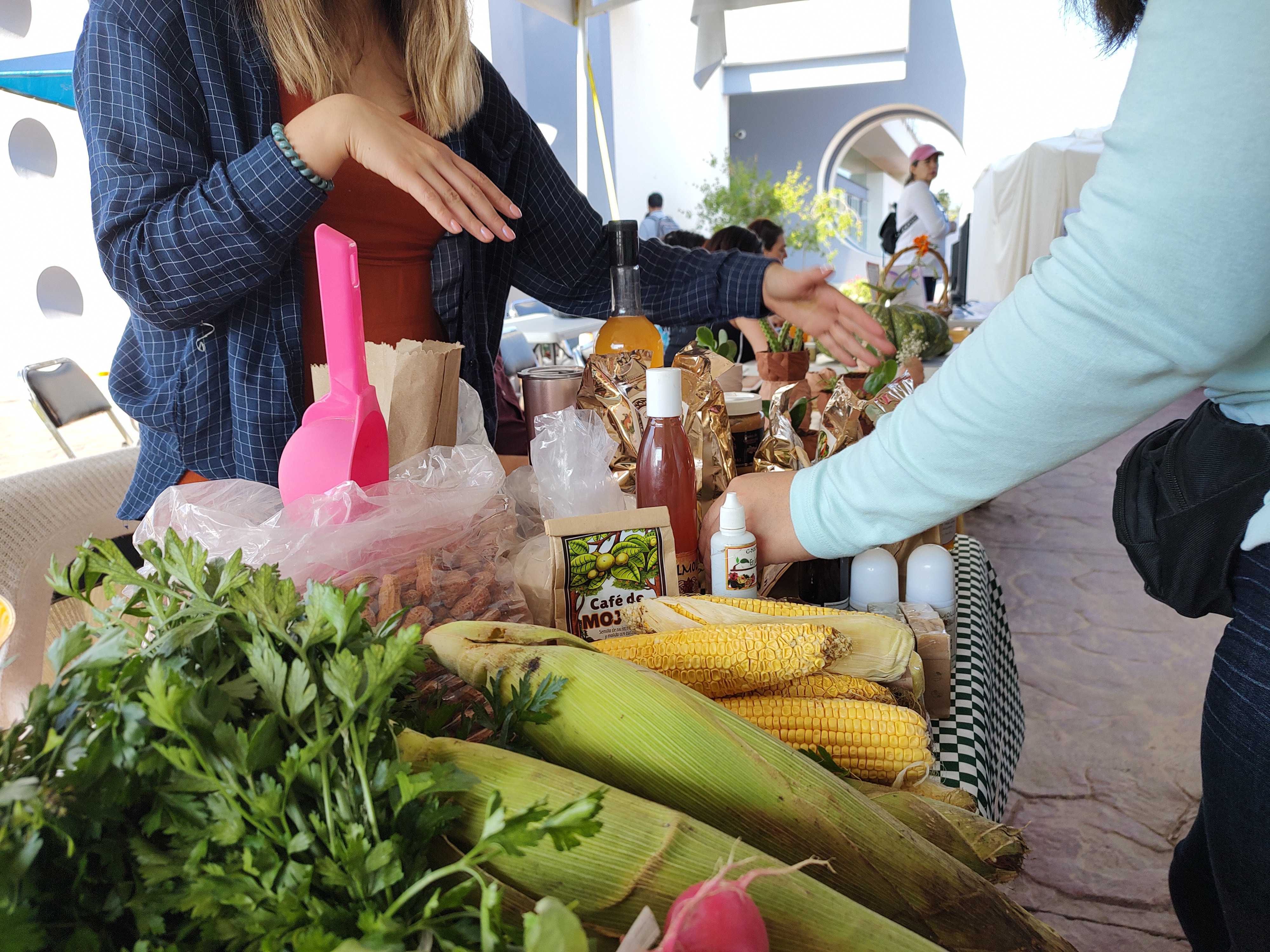 Alumna y expositora hablando