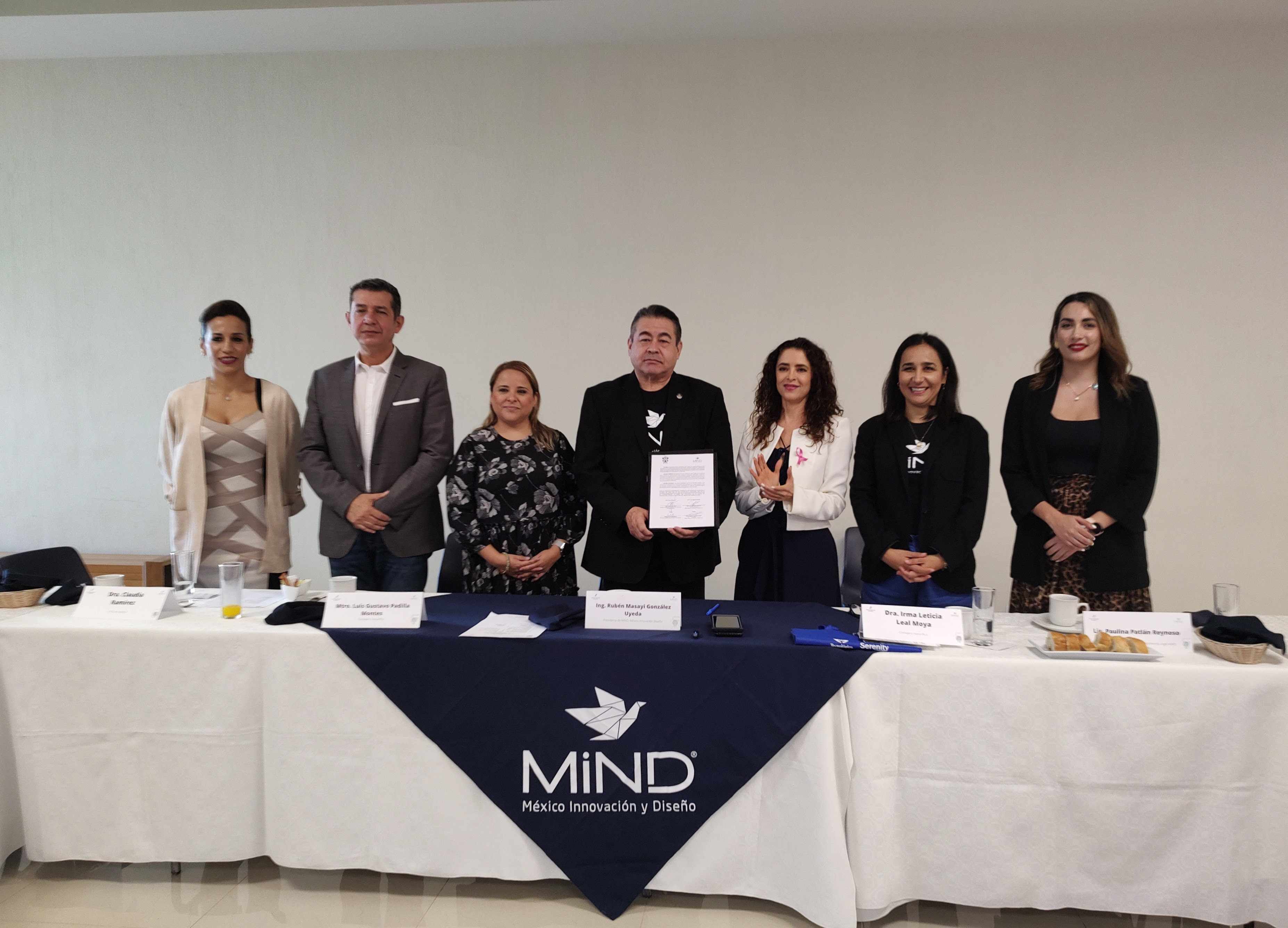 Presidium de CUTLAJO y MIND México con el convenio de pp.