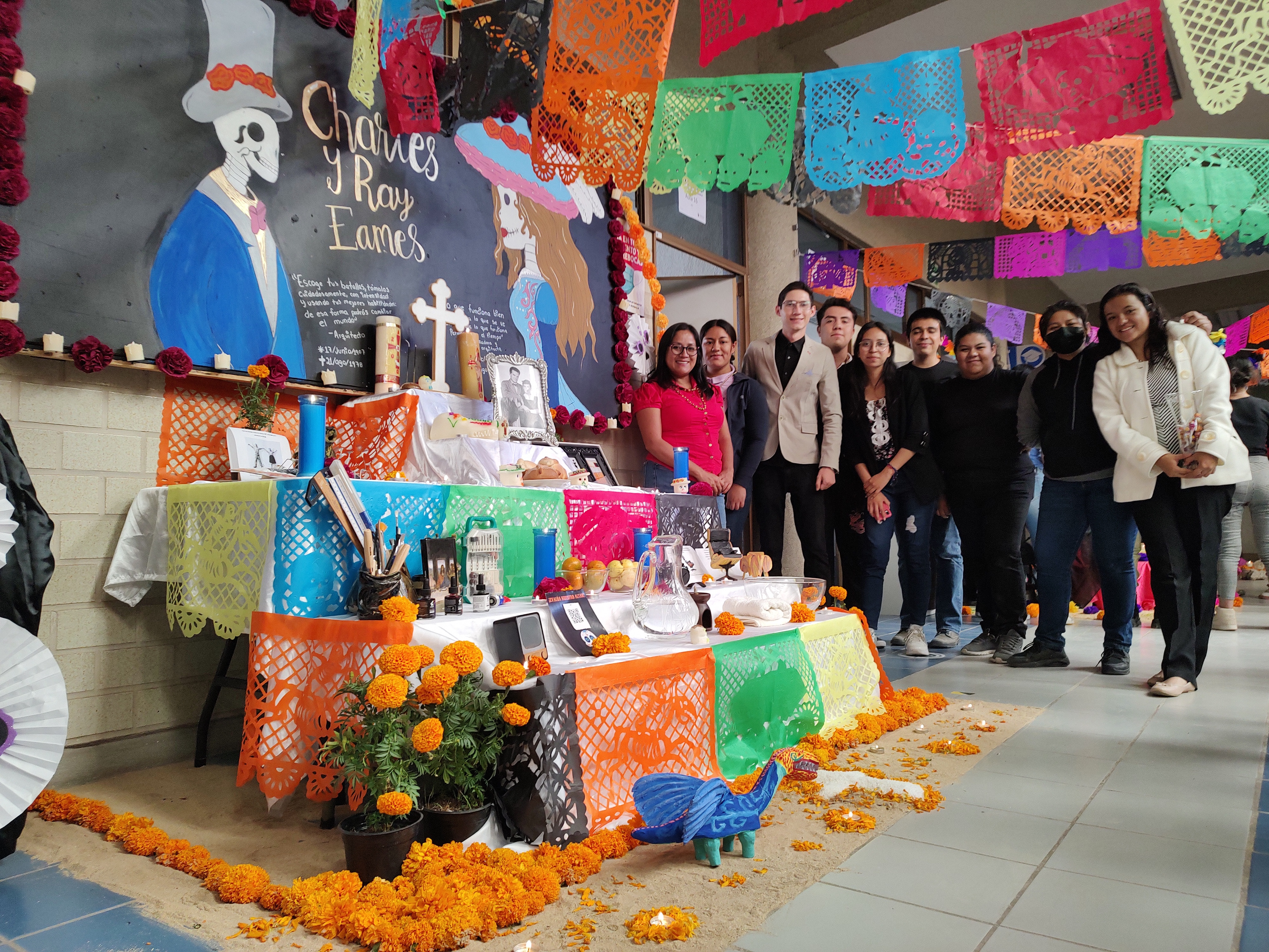 Equipo ganador del concurso de altares de muertos.