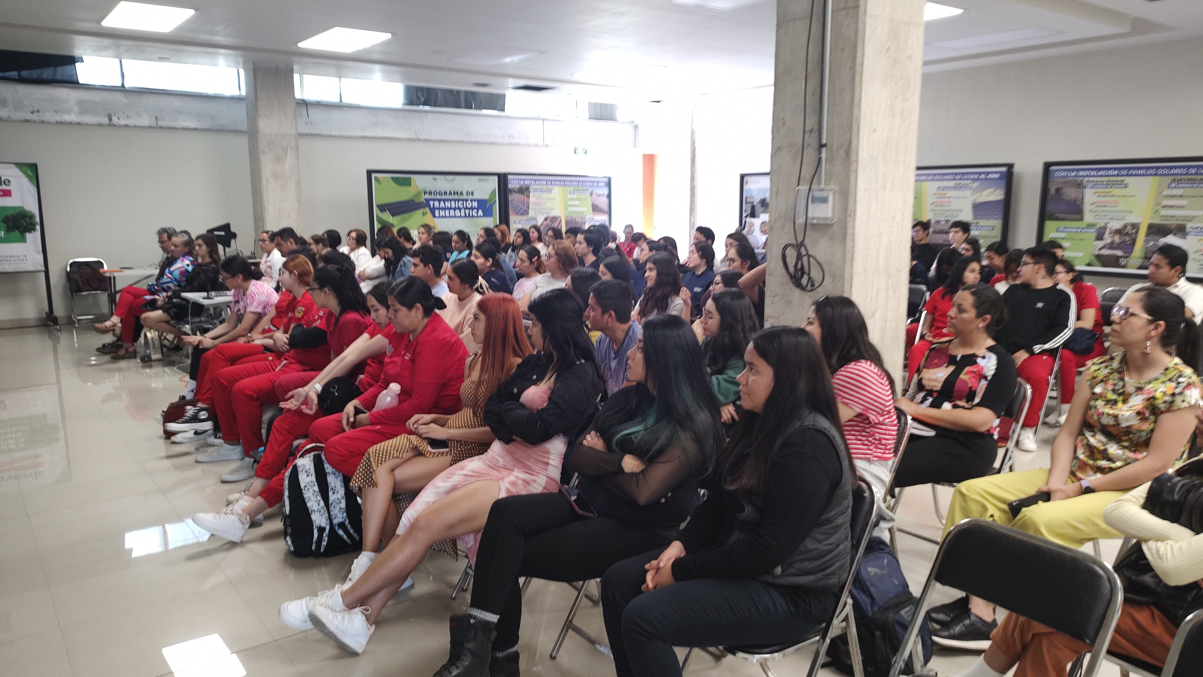 alumnado en conferencia 