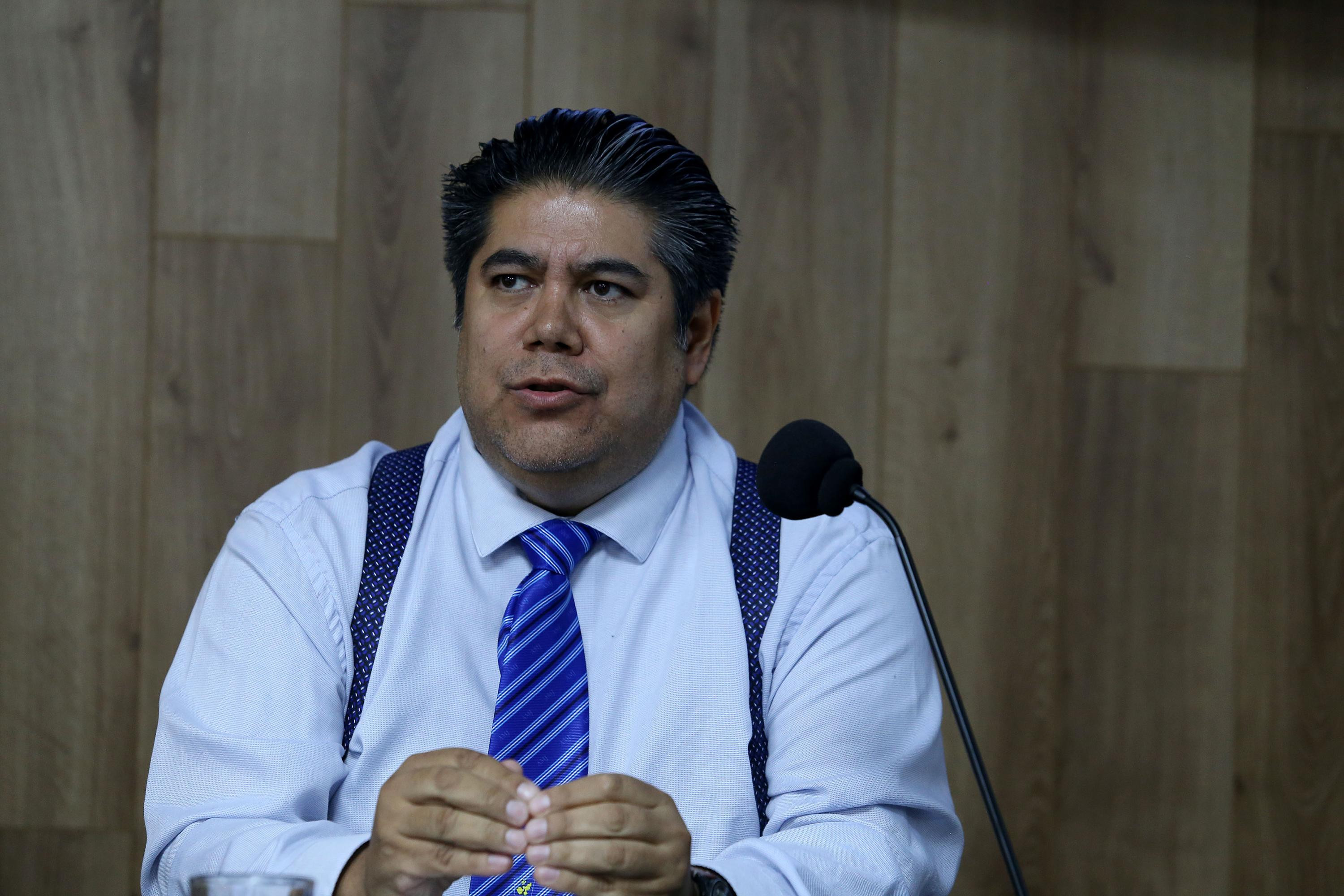 Autoridades del CUTLAJO presentando la apertura de la Clínica Laboratorio de Terapia Física