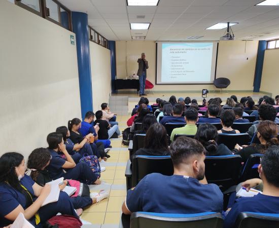 Doctor Alejandro Pliego, en conferencia sobre la desmitificación de la actividad física