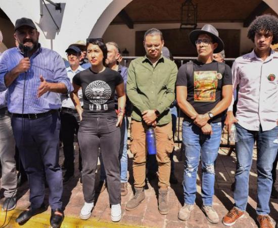 Estudiantes acusados junto al rectro general Ricardo Villanueva
