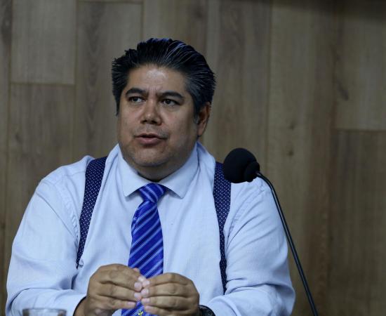Autoridades del CUTLAJO presentando la apertura de la Clínica Laboratorio de Terapia Física