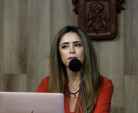 Autoridades del CUTLAJO presentando la apertura de la Clínica Laboratorio de Terapia Física